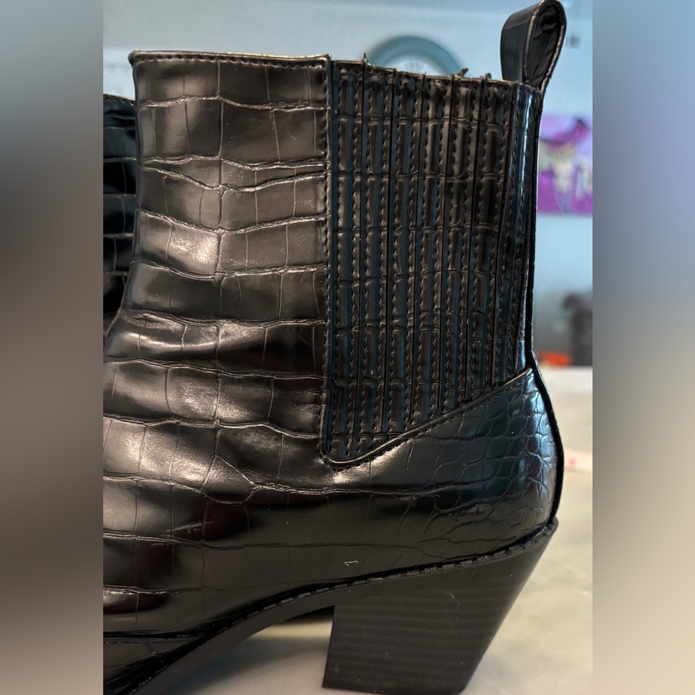 EUC Zara Black Faux Croc Embossed Square-Toed Ankle Boots Size 40/9 - Picture 5 of 8